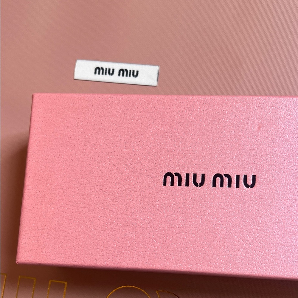Miu Miu Pink Gift Bag and Box Set - Picture 3 of 5